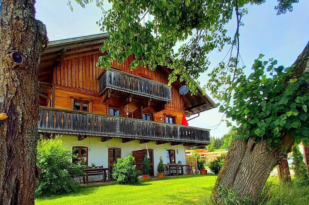 Ganze Wohnung, Ferienwohnung Veilchen im Obergeschoss für bis zu 2 Personen in Sankt Oswald-Riedlhütte, Šumava Mountains