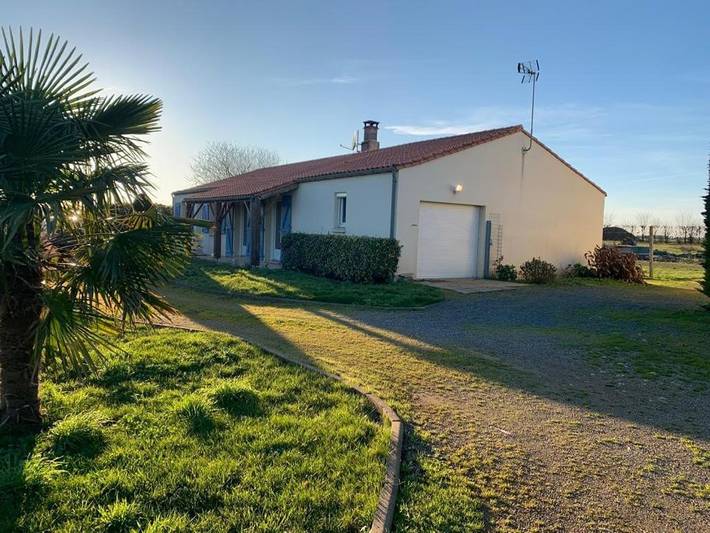 Location de vacances pour 6 personnes, avec terrasse et jardin à Sainte-Gemme-la-Plaine - 3