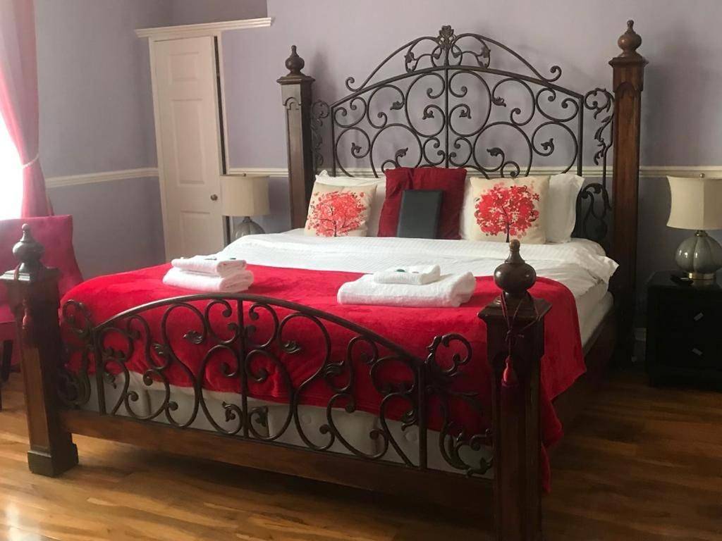 Small Double Room in Brighton, Sussex