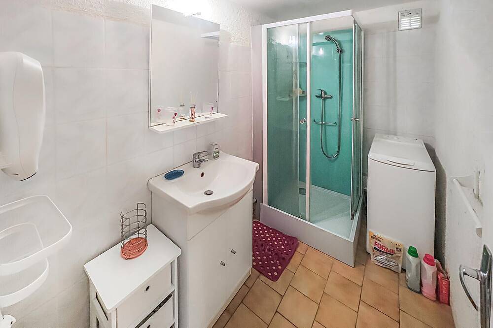 Entire apartment, 1 bedroom stunning apartment in Loupian in Loupian, Mediterranean Coast (France)