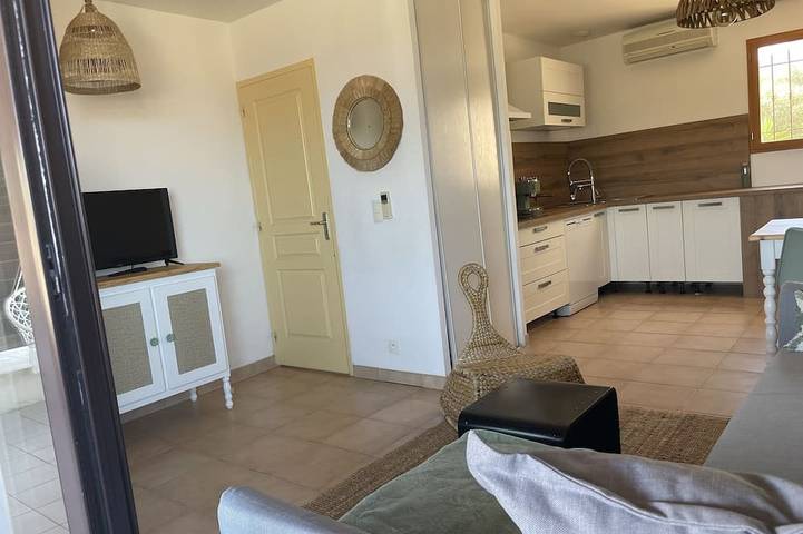 Appartamento intero, Charming residence with waterfront pool. in Losari, Belgodere