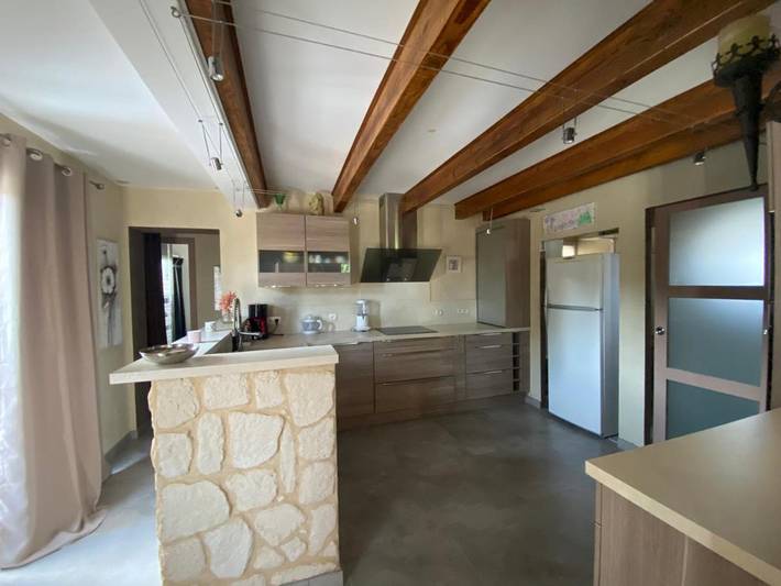 Location de vacances pour 6 personnes, avec terrasse et vue, animaux acceptés à Pouzolles - 4