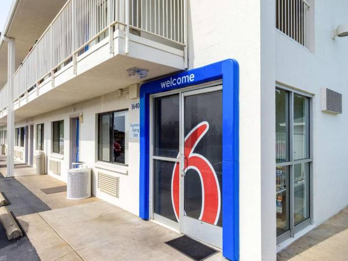 Ganze Wohnung, 1 Doppelbett | Barrierefreie Dusche/Mikrowelle in Redding, Shasta County