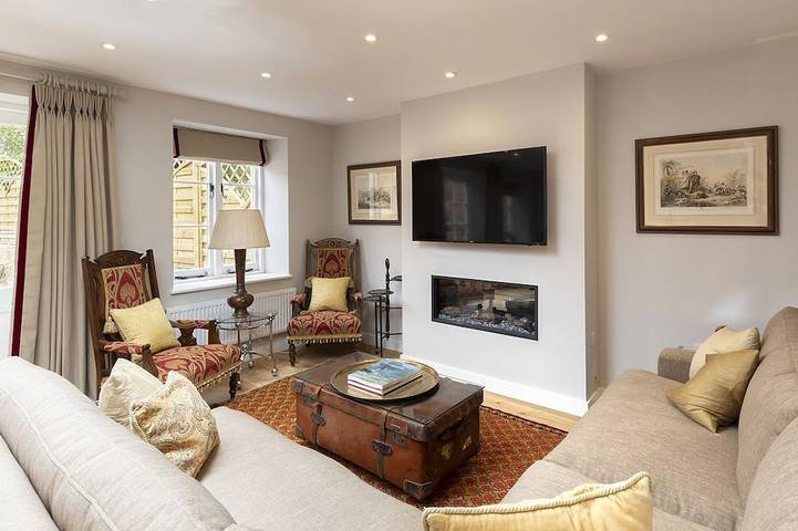 Cottage for 7 people, with pool and terrace as well as garden in Winchcombe