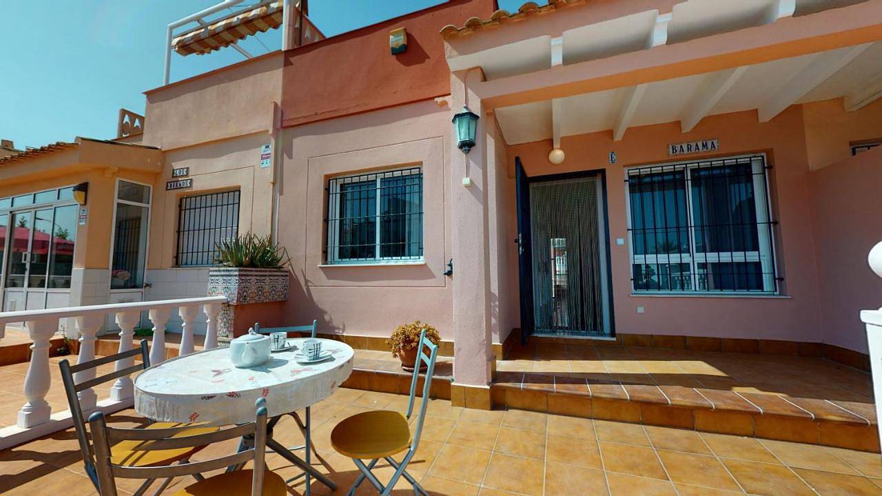 Cozy & Bright Bungalow in Torrevieja, Costa Blanca