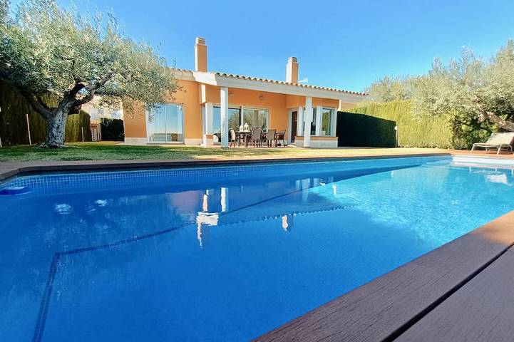 Villa pour 8 personnes, avec jardin et terrasse à L'Ampolla