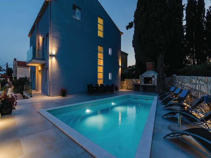 Villa con piscina per 8 persone, con giardino e piscina nonché sauna, adatto a famiglie con bambini a Grad Dubrovnik