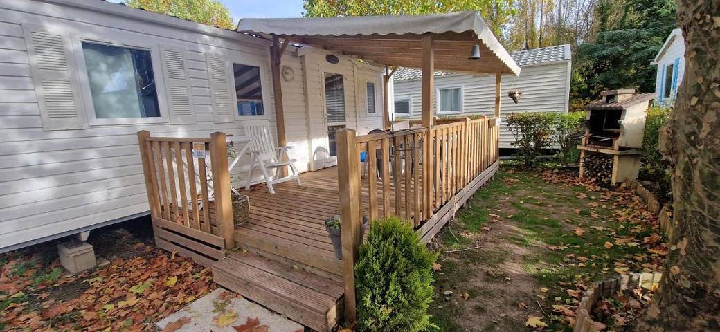 Camping pour 6 personnes, avec Terrasse et Jardin ainsi que Piscine et Vue