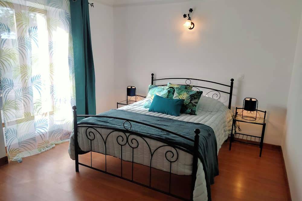 Cottage 8 people with heated indoor pool and fishing pond. in Cartigny-l'Épinay, Bayeux region