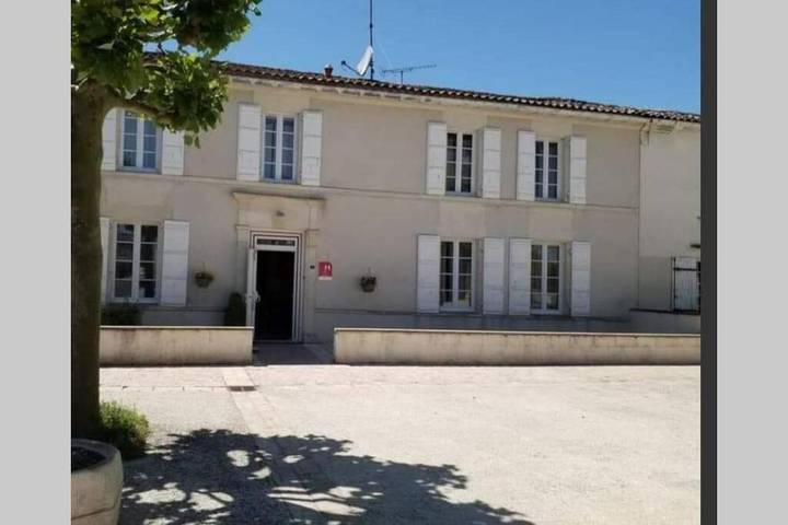 Gîte pour 2 personnes, avec Terrasse et Vue à Jarnac-Champagne