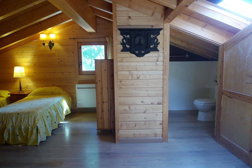 Chalet de montaña junto estacion de esqui. in Formiguères, Parque Natural Regional de los Pirineos Catalanes