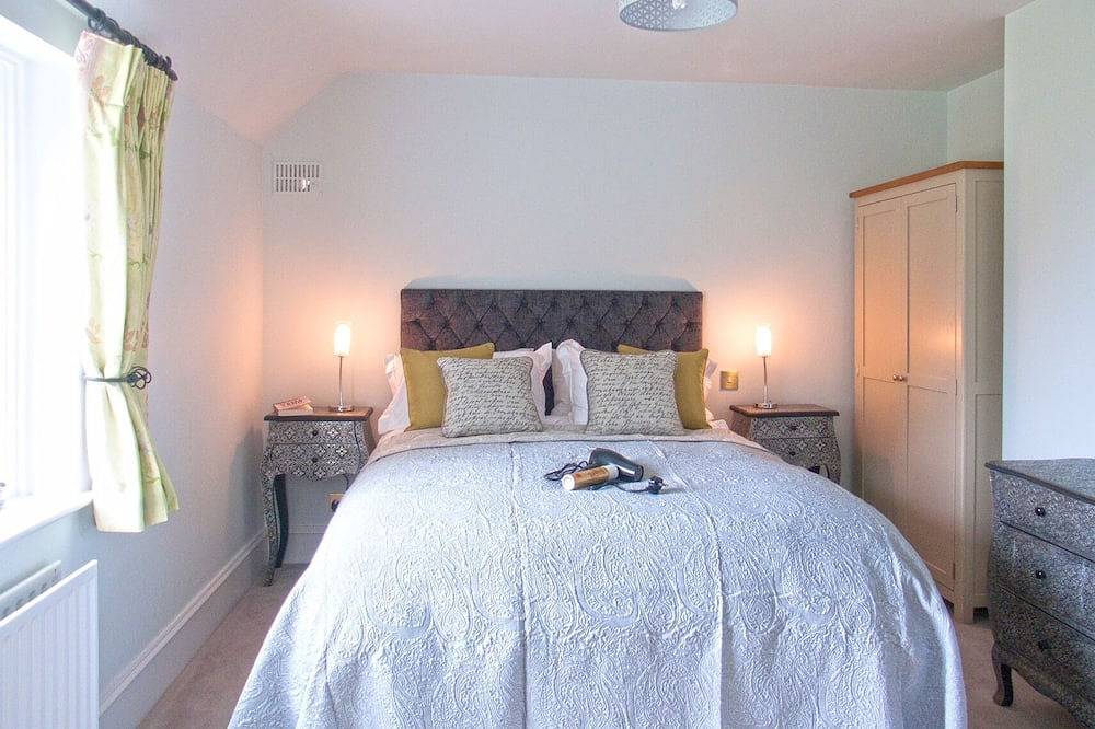 Fabulous Lakeshore House mit eigenem Steg am Lough Derg in Nenagh, Lough Derg