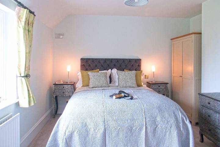 Fabulous Lakeshore House mit eigenem Steg am Lough Derg in Nenagh, Lough Derg