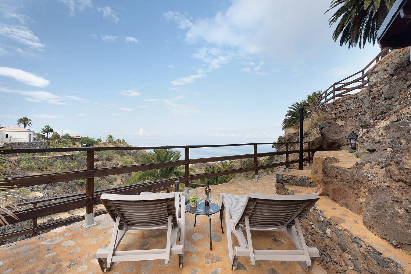 Appartement entier, Appartement de vacances "Cueva El Desvelo" avec vue sur mer, 3 terrasses privées et Wi-Fi in Tijarafe, La Palma Nord