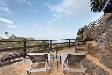 Vacation Rental for 2 Guests in Tijarafe, La Palma North, Picture 1