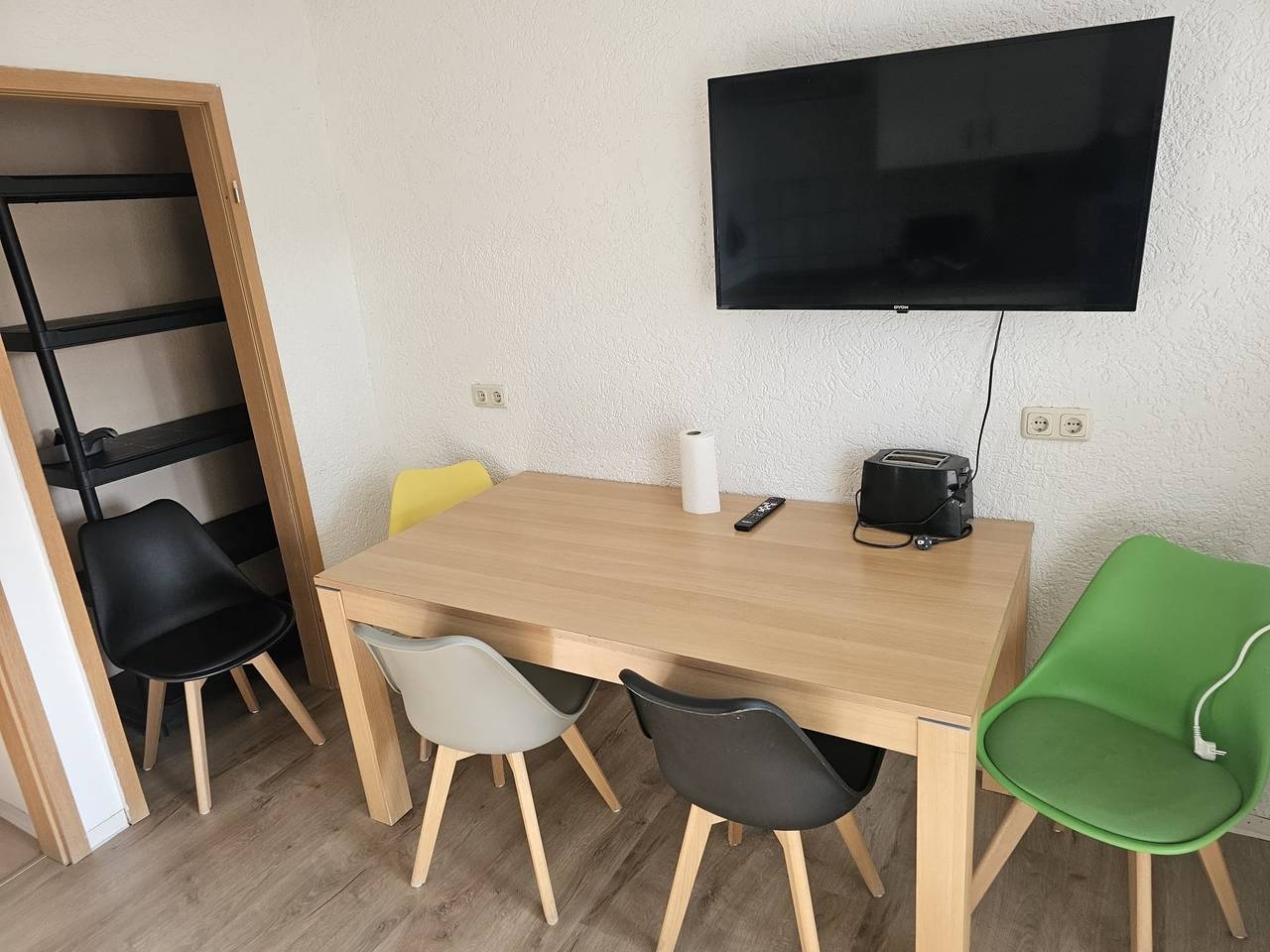 Ganze Ferienwohnung, Voll ausgestattete Monteur- Ferienwohnung direkt an der Raffinerie Leuna in Leuna, Saale-Unstrut