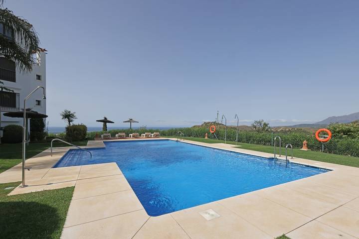Ganze Wohnung, Ferienwohnung '2 Schlafzimmer mit Blick' mit Meerblick, Wlan und Klimaanlage in Los Arqueros Golf and Country Club, Benahavís