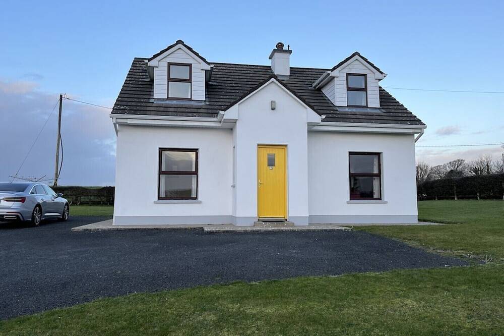 Cottage in a beautiful setting overlooking Galway Bay in Drumcreehy, County Clare