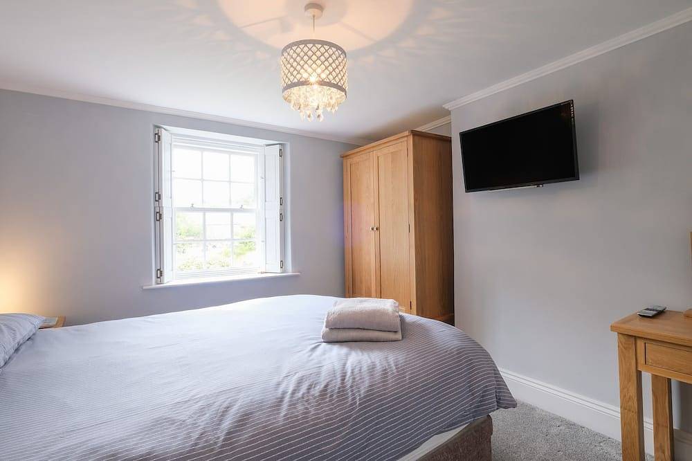Lantern Cottage, pet friendly, country holiday cottage in Charlestown in Charlestown, Cornwall