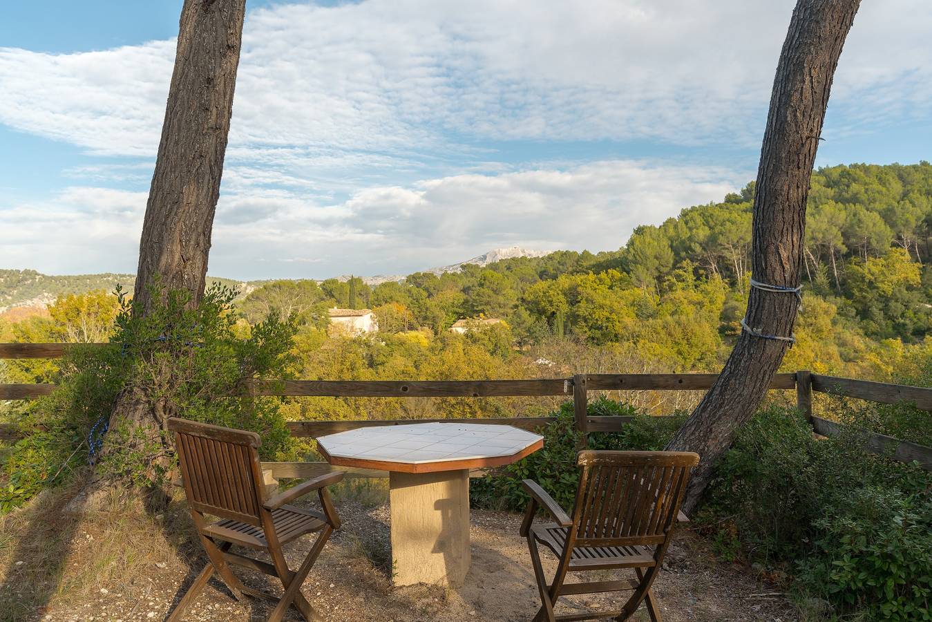 Maison de vacances 'Lou Jas Dé Raféou - Gîte Raphaël' avec vue sur la montagne, Wi-Fi et climatisation in Le Tholonet, Région d'Aix-en-Provence