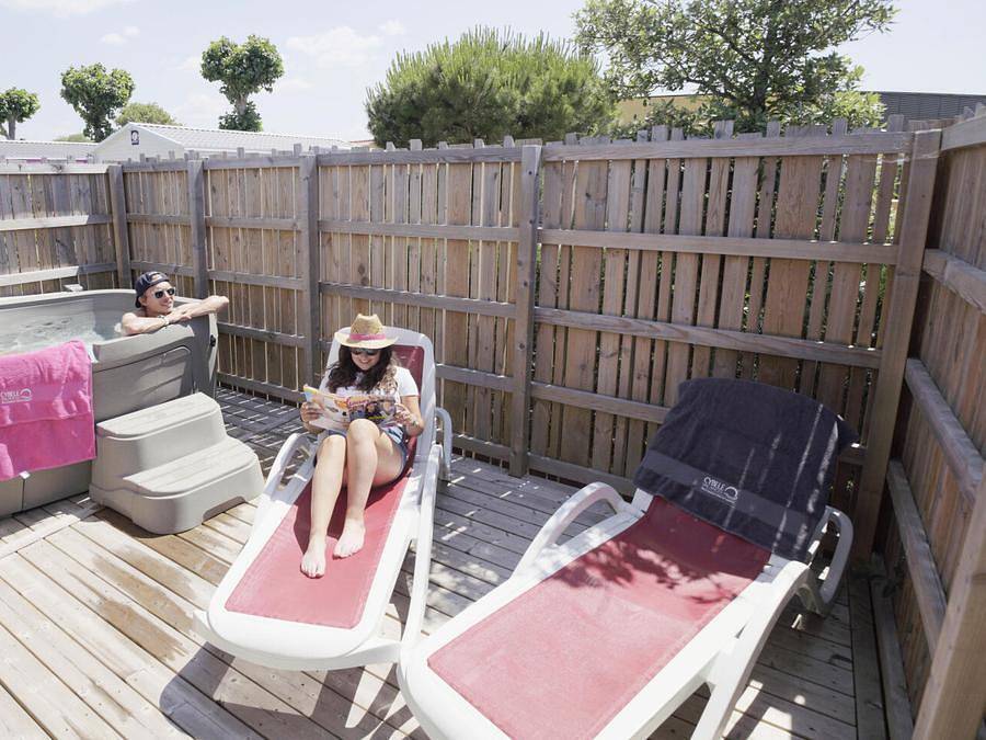Camping Le Bel Air  - Mobilhome 8 personnes - Quattro Premium 5 Pièces 8 Personnes Jacuzzi + Climatisé + TV in Château-d'Olonne, Les Sables-d'Olonne