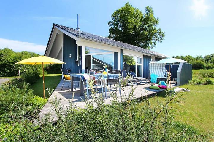 Ferienhaus für 10 Personen, mit Whirlpool und Terrasse sowie Garten und Sauna in Geltinger Bucht