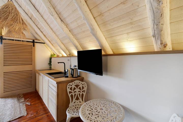 La Cabane Java – Escapada romántica en la naturaleza con spa privado, terraza y actividades in Angoisse, Périgord Vert