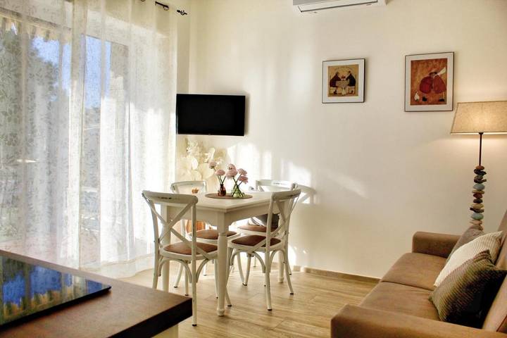 Ferienwohnung für 4 Personen, mit Balkon und Terrasse sowie Pool und Ausblick