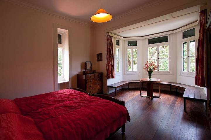 Das Haupthaus Quinta das Colmeias befindet sich auf einem Bio-Bauernhof in Madeira in Santo António da Serra, Madeira