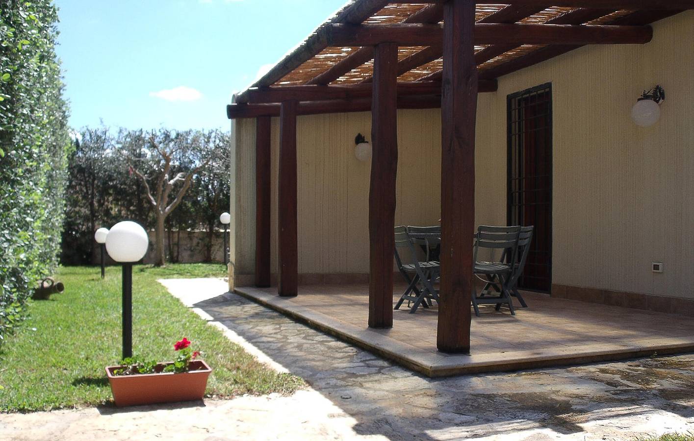 Cozy 1-Bedroom Sea View Apartment with WiFi, Parking, and Kitchen in Lido Signorino, Marsala