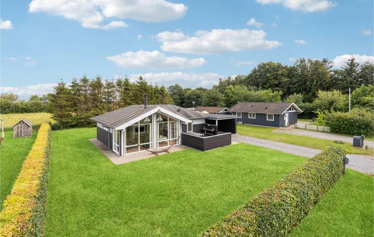 Ferienhaus für 6 Personen, mit Terrasse und Garten in Hvalpsund