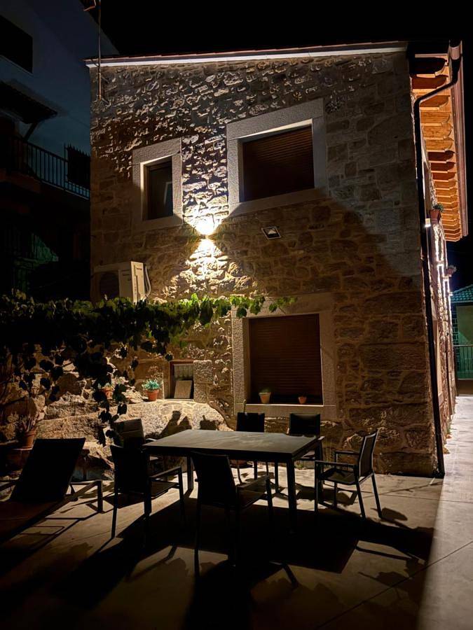Casa de vacaciones para 4 personas, con jardín además de vistas y terraza en Fermoselle