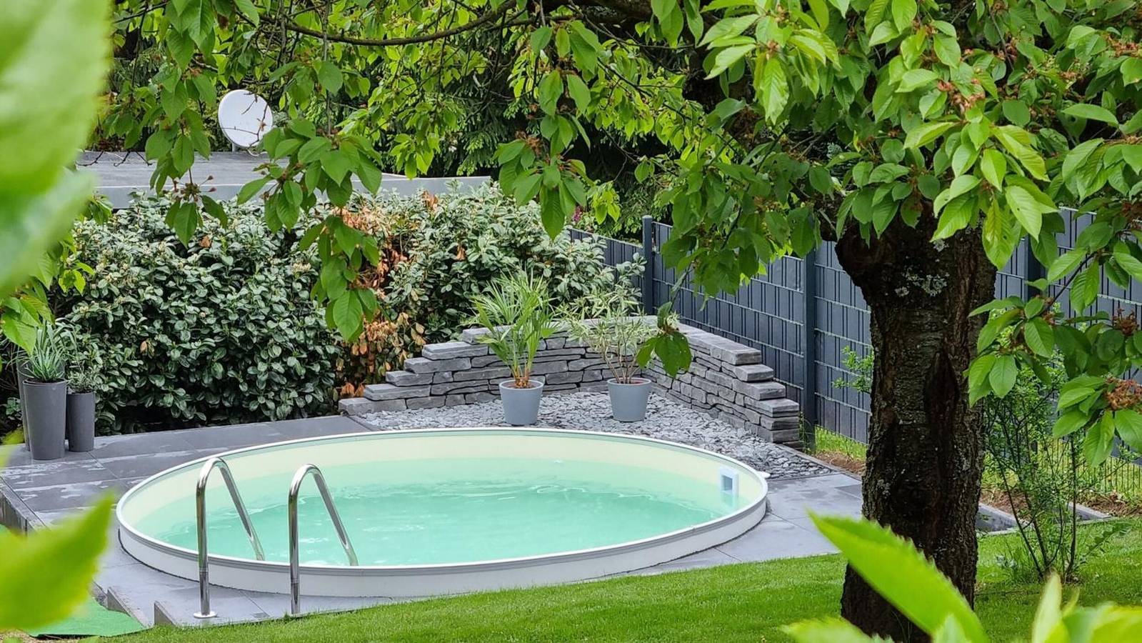 Ganze Wohnung, 'Superior - Ferienhaus Am Engelsbach' mit privatem Pool, Wlan und Klimaanlage in Leinatal, Rennsteig