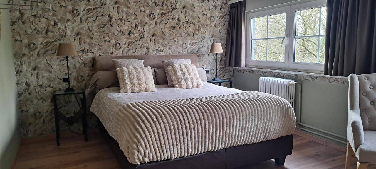 Deluxe Double Room with Shower in Céroux-Mousty, Ottignies-Louvain-la-Neuve