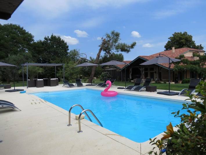 Chambre d’hôte pour 3 personnes, avec Terrasse et Jardin ainsi que Piscine et Vue