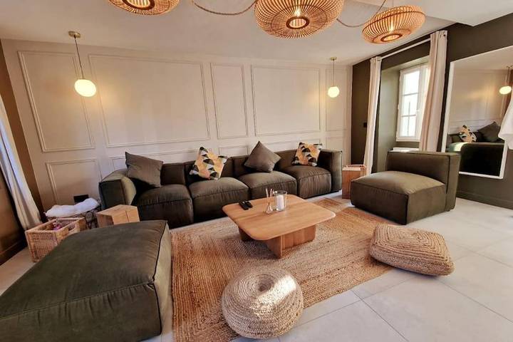 Villa pour 12 personnes, avec Terrasse et Jardin