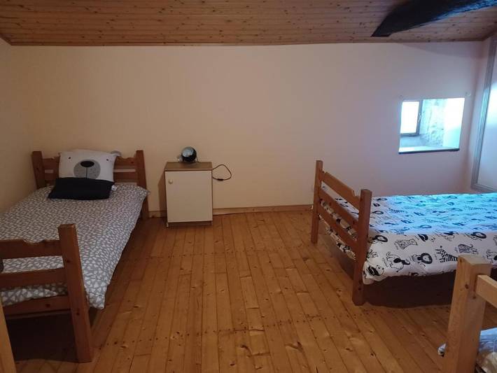 Location de vacances pour 5 personnes, avec terrasse ainsi que jardin et piscine à Chaunay - 4