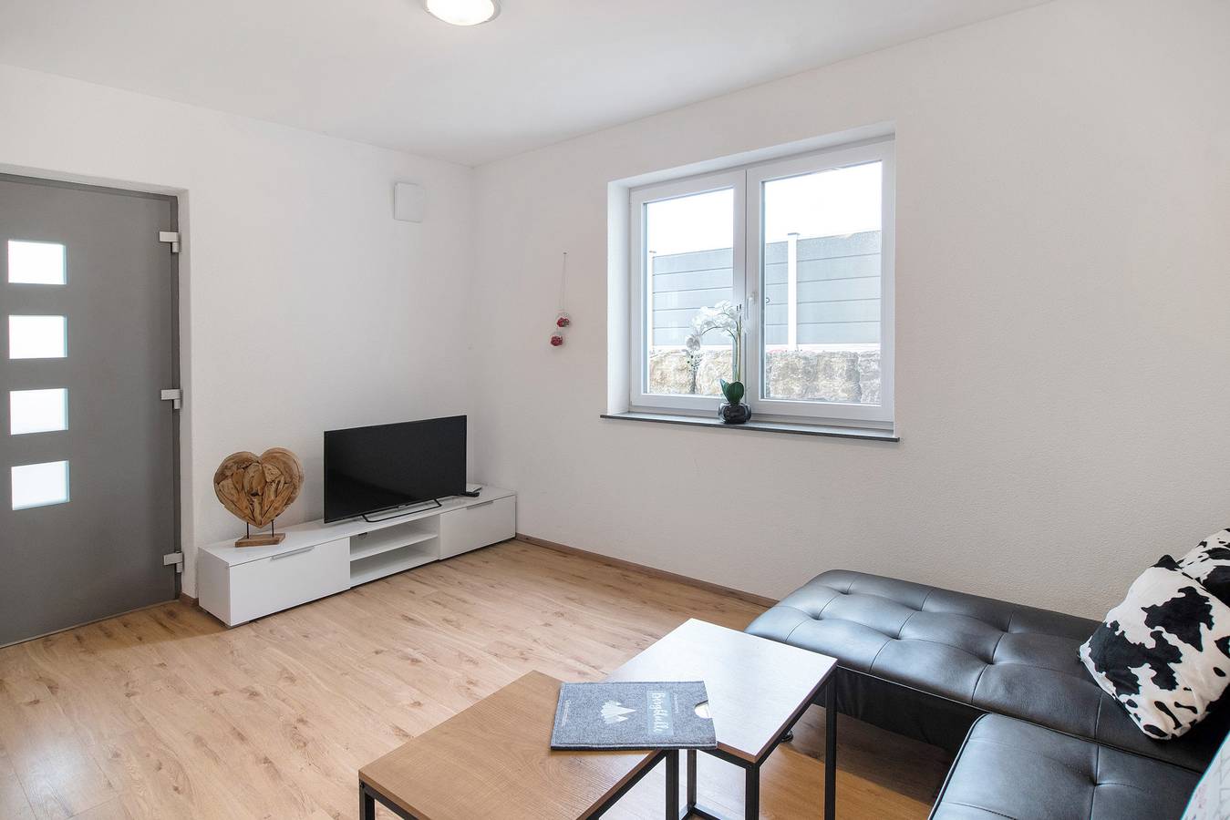 Hel lägenhet, Apartment 'Fewo Bergblickle' with Mountain View, Shared Pool and Wi-Fi in Neukirch, Region Bodensee-Oberschwaben