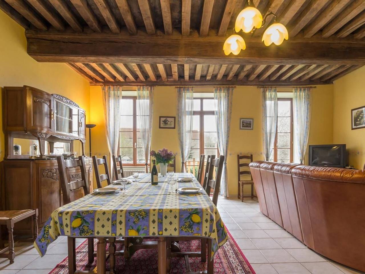 Gîte voor 9 personen met terras in Montceau-et-Écharnant, Beaune en omgeving