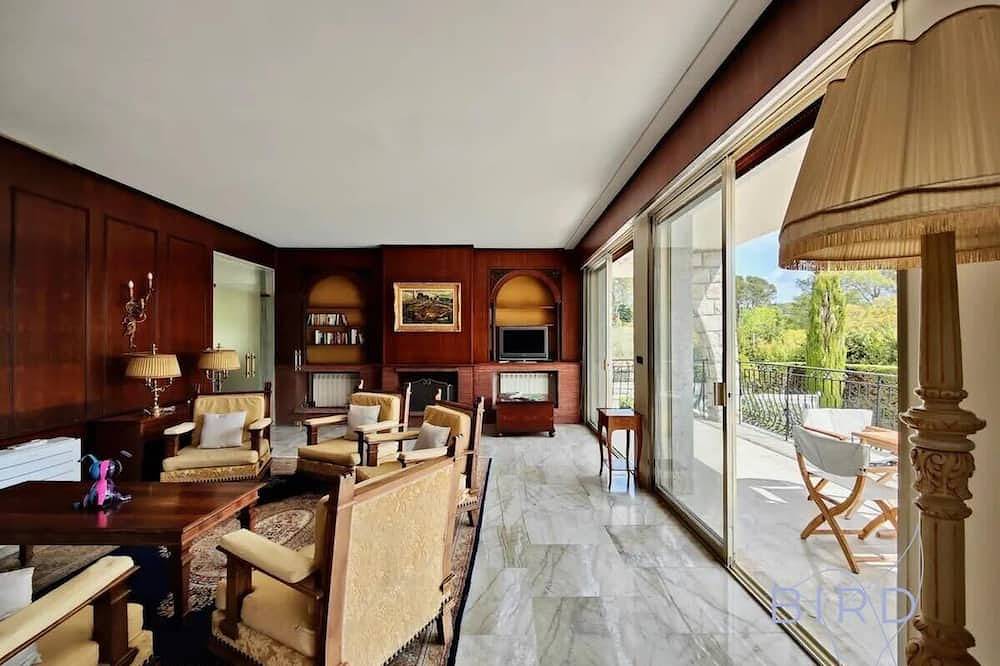 Magnificent residence with swimming pool and garden in Mougins in Mougins, Cannes region