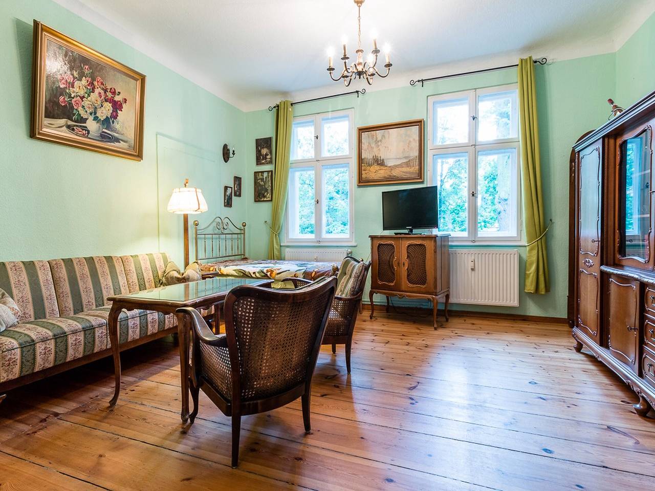 Ganze Wohnung, Apartment 'Ferienwohnung Romantika I, 45 qm' mit Gemeinschaftspool, Gemeinschaftsgarten und Wlan in Schloss Sanssouci, Potsdam und Umgebung