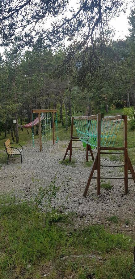 Camping pour 4 personnes, avec piscine et terrasse ainsi que vue et jardin dans le Vercors - 3