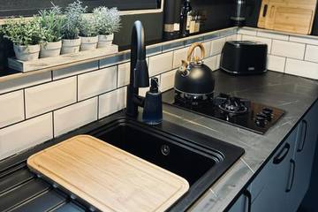 Chalet for 2 People in Haccombe with Coombe, Devon, Photo 2