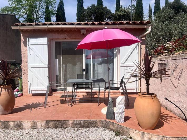 Maison d’hôte pour 2 personnes, avec Terrasse et Jardin ainsi que Piscine et Vue à Pourrières