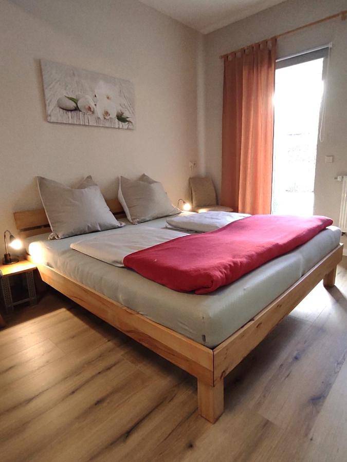 Ferienwohnung für 2 Personen, mit Terrasse und Garten sowie Ausblick