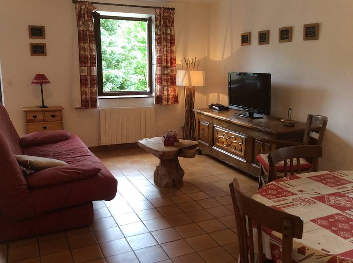Gîte pour 2 personnes, avec jardin à Saint-Sauves-d'Auvergne
