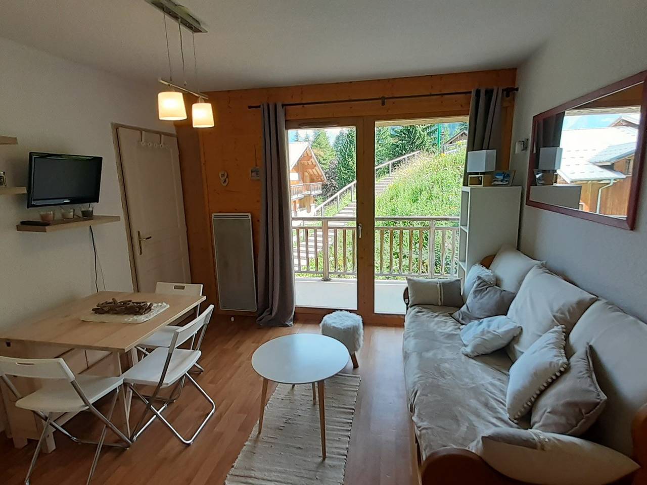 Apartamento entero, Apartamento de 2 habitaciones para 4 personas, cerca de la telecabina y tiendas in Valfréjus, Modane