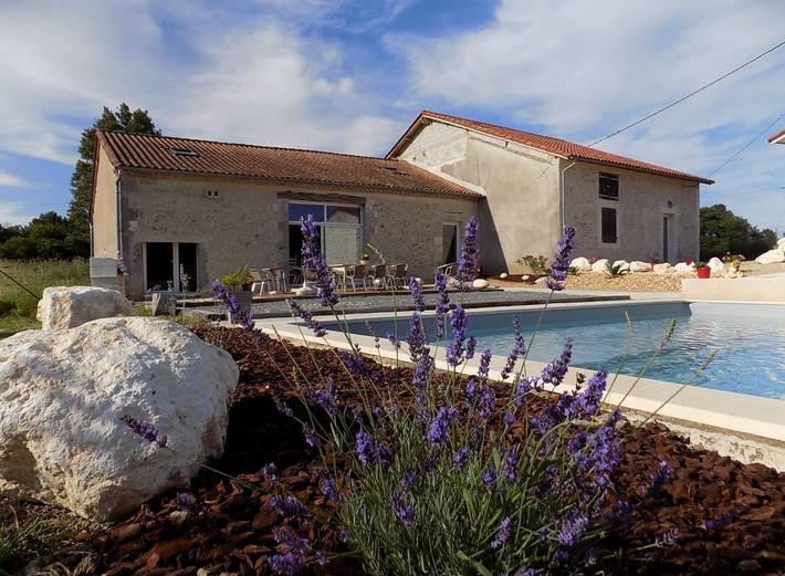Gîte pour 15 personnes, avec terrasse et piscine ainsi que jardin et jacuzzi, animaux acceptés - 1