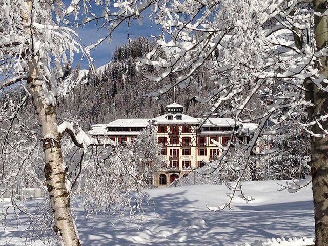 Hotel, mit Balkon und Terrasse sowie Whirlpool und Garten