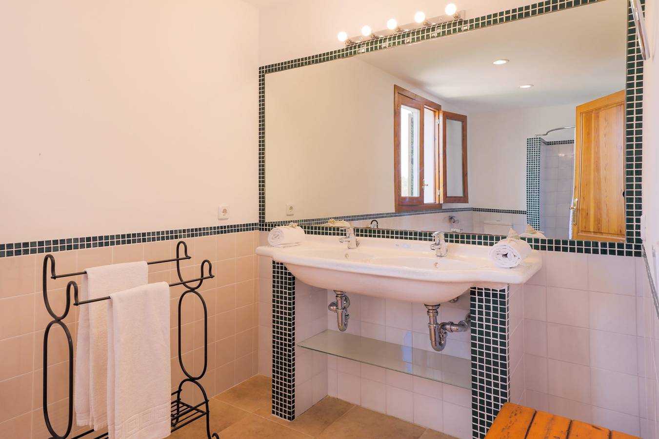 Luxury Cala D'or Finca | Finca Xemarri | 6 Bedrooms | Great Gated Pool Area | Lawned Gardens in Santanyí, South Majorca